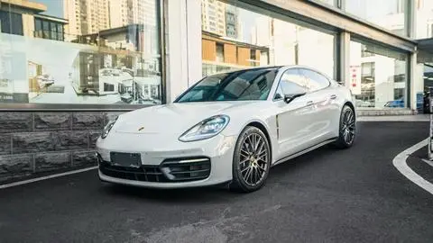 Porsche Panamera 2023