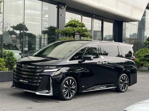 Toyota Vellfire 2024 — фото 1