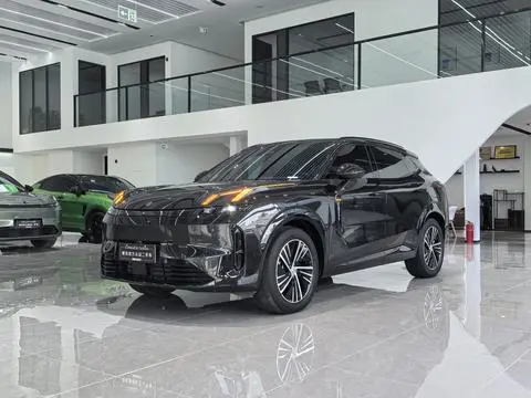 Lynk & Co 08 EM-P 2023