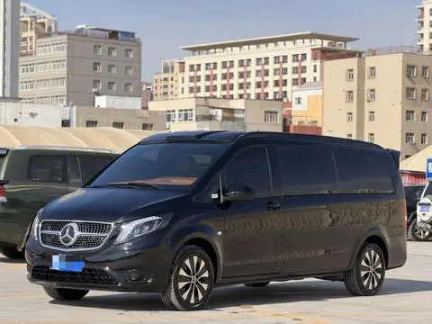Mercedes-Benz 威霆 2023 — фото 1