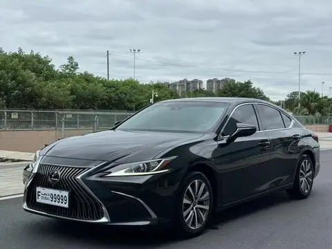 Lexus ES 2020