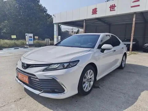 Toyota Camry 2023 — фото 1
