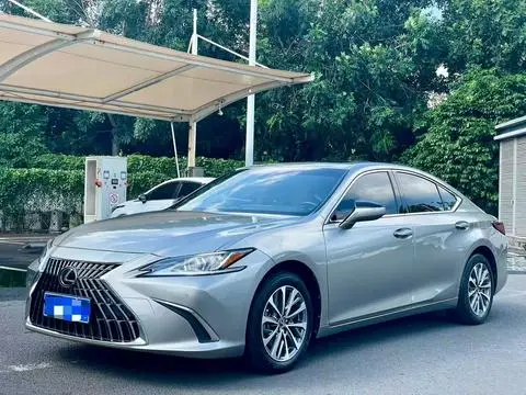 Lexus ES 2022 — фото 1