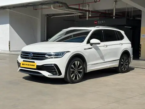 Volkswagen Tiguan L 2022 — фото 1