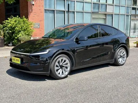Tesla Model Y 2025