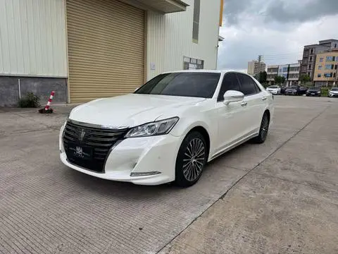 Toyota Crown 2018 — фото 1