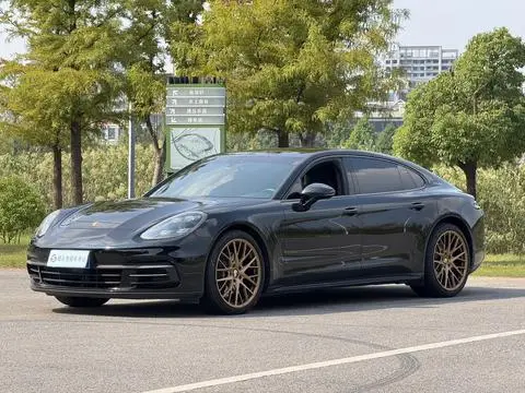 Porsche Panamera 2019 — фото 1