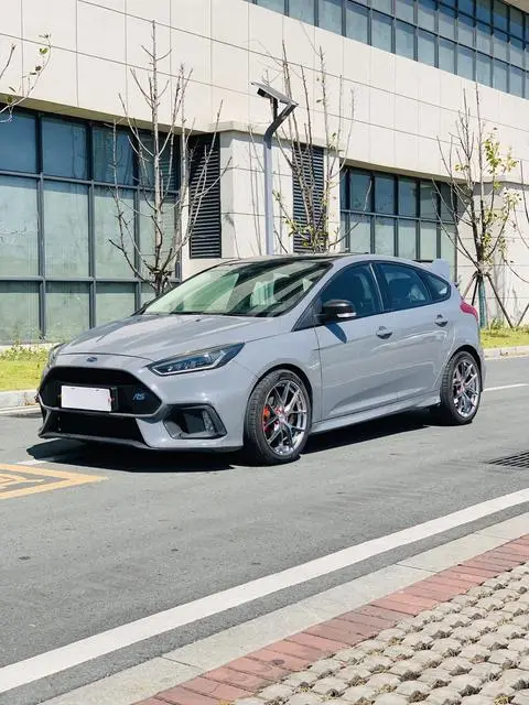 Ford Focus 2015 — фото 1