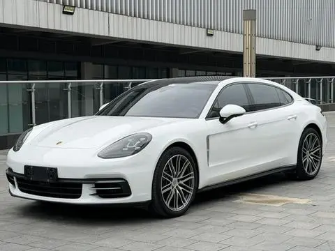 Porsche Panamera 2019 — фото 1