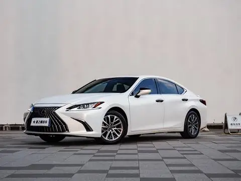 Lexus ES 2022
