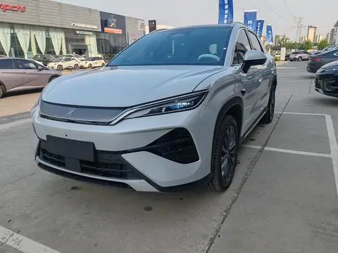BYD 宋Ultra DM 2026 — фото 1