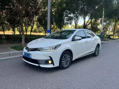 Toyota Corolla 2017 — фото 1
