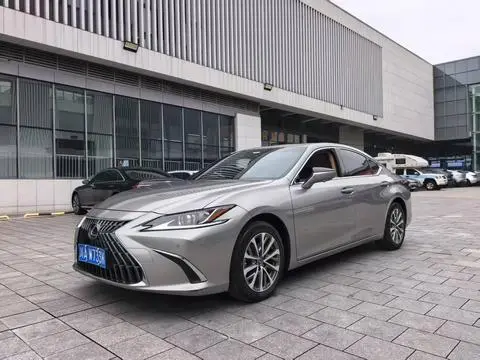 Lexus ES 2022 — фото 1