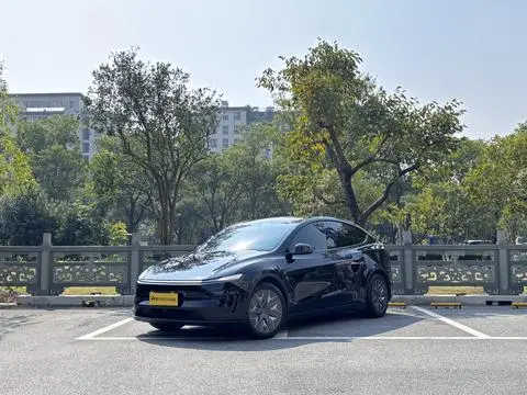 Tesla Model Y L 2025
