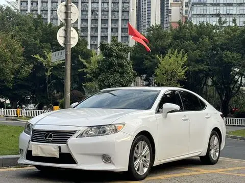 Lexus ES 2014 — фото 1