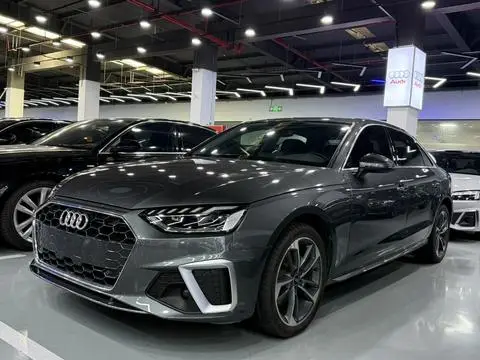 Audi A4L 2022 — фото 1
