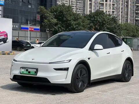 Tesla Model Y 2025