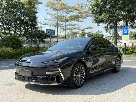 Geely 星耀8 PHEV 2025