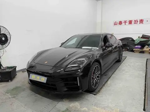 Porsche Panamera 2024