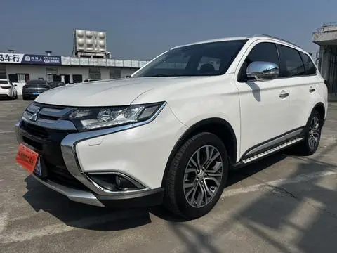 Mitsubishi 欧蓝德 2016 — фото 1