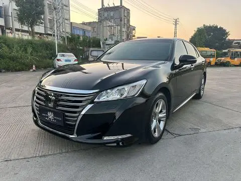 Toyota Crown 2015 — фото 1