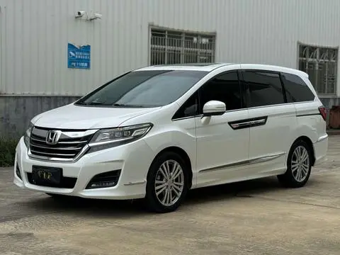 Honda 艾力绅 2016 — фото 1