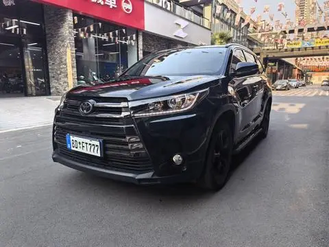 Toyota Highlander 2021 — фото 1