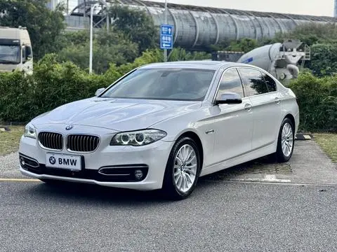 BMW 5 Series 2017 — фото 1