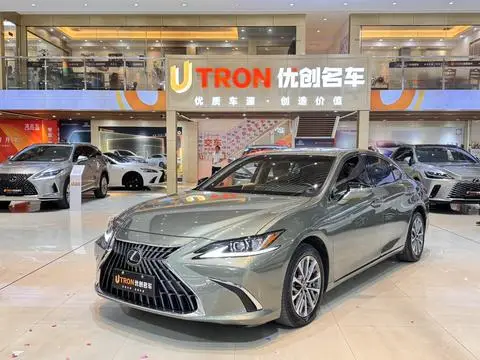 Lexus ES 2021