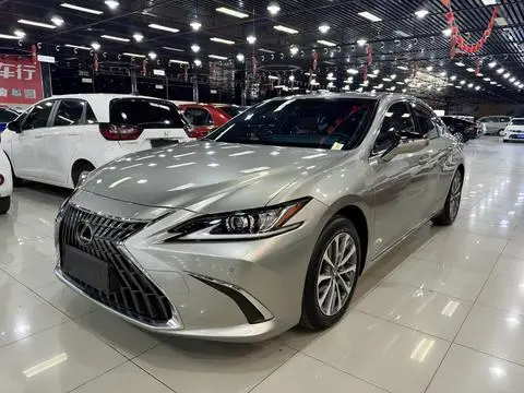 Lexus ES 2022 — фото 1