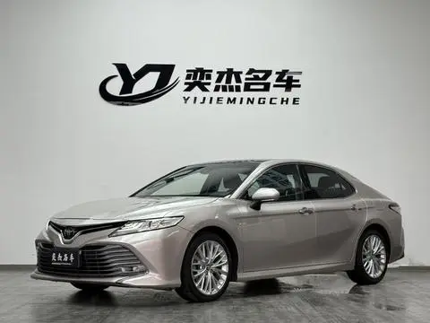 Toyota Camry 2018 — фото 1