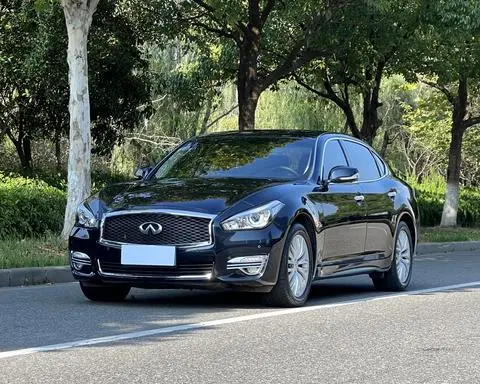 Infiniti Q70 2019