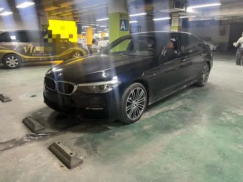 BMW 5 Series 2018 — фото 1