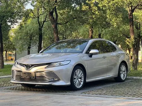 Toyota Camry 2019 — фото 1