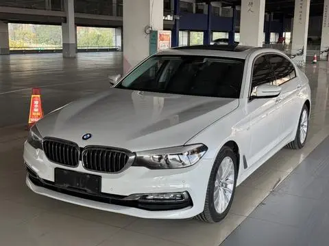 BMW 5 Series 2018 — фото 1