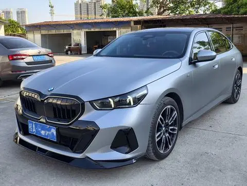 BMW 5 Series 2025 — фото 1
