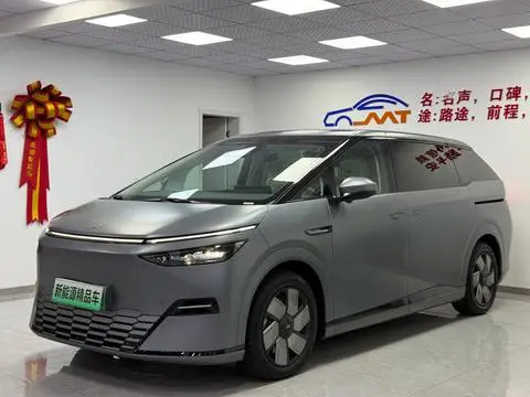 XPeng 小鹏X9 2025