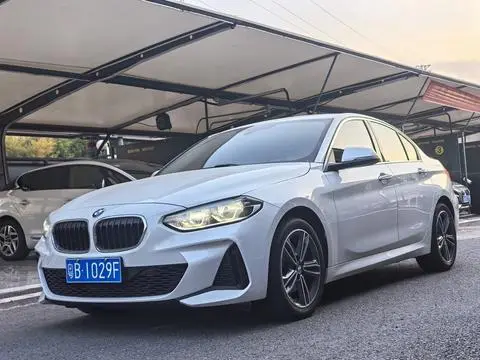 BMW 1 Series 2022 — фото 1