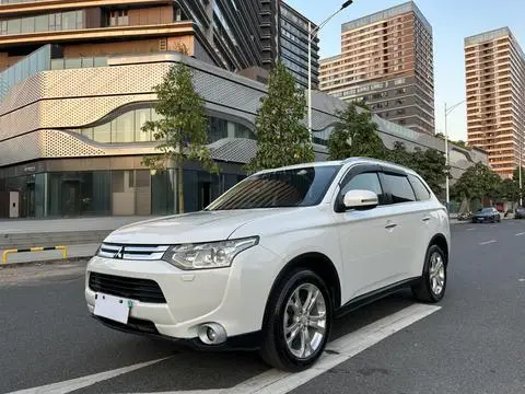 Mitsubishi 欧蓝德 2014 — фото 1