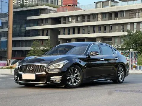 Infiniti Q70 2015