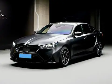 BMW M5 PHEV 2025