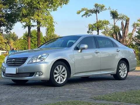 Toyota Crown 2010