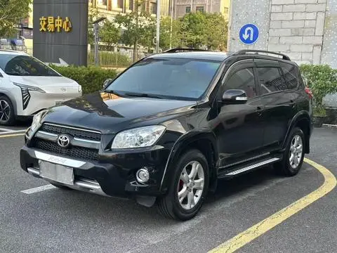 Toyota RAV4 2011 — фото 1