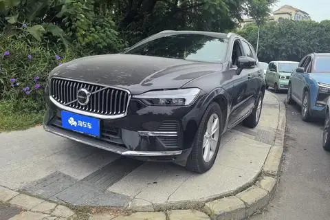 Volvo XC60 2022 — фото 1
