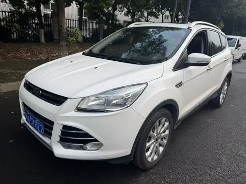 Ford Kuga 2015 — фото 1