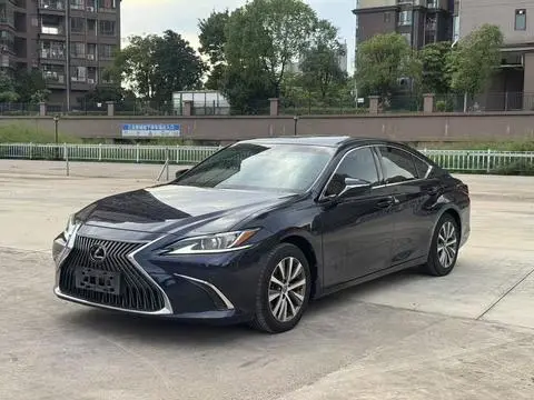 Lexus ES 2020