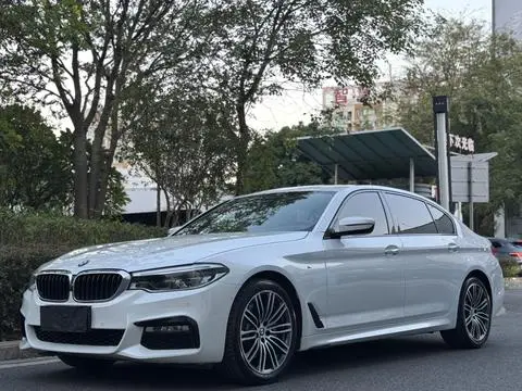BMW 5 Series 2018 — фото 1