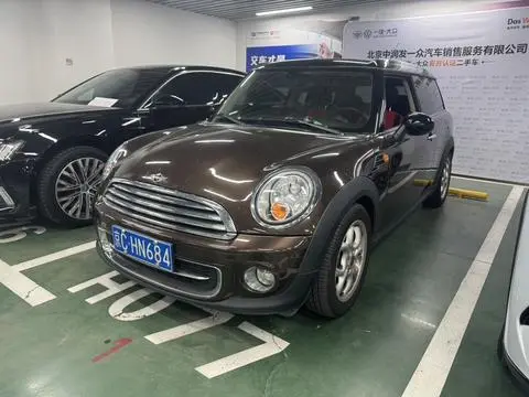 MINI CLUBMAN 2011