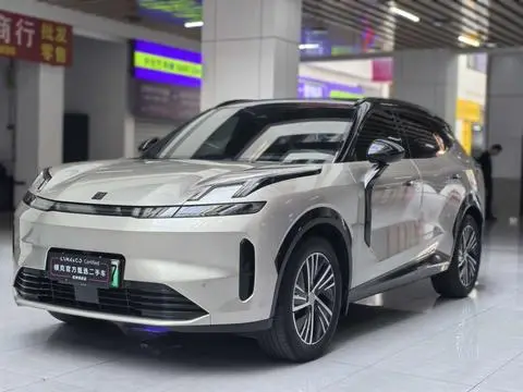 Lynk & Co 08 EM-P 2025