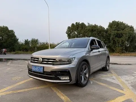 Volkswagen Tiguan L 2020 — фото 1